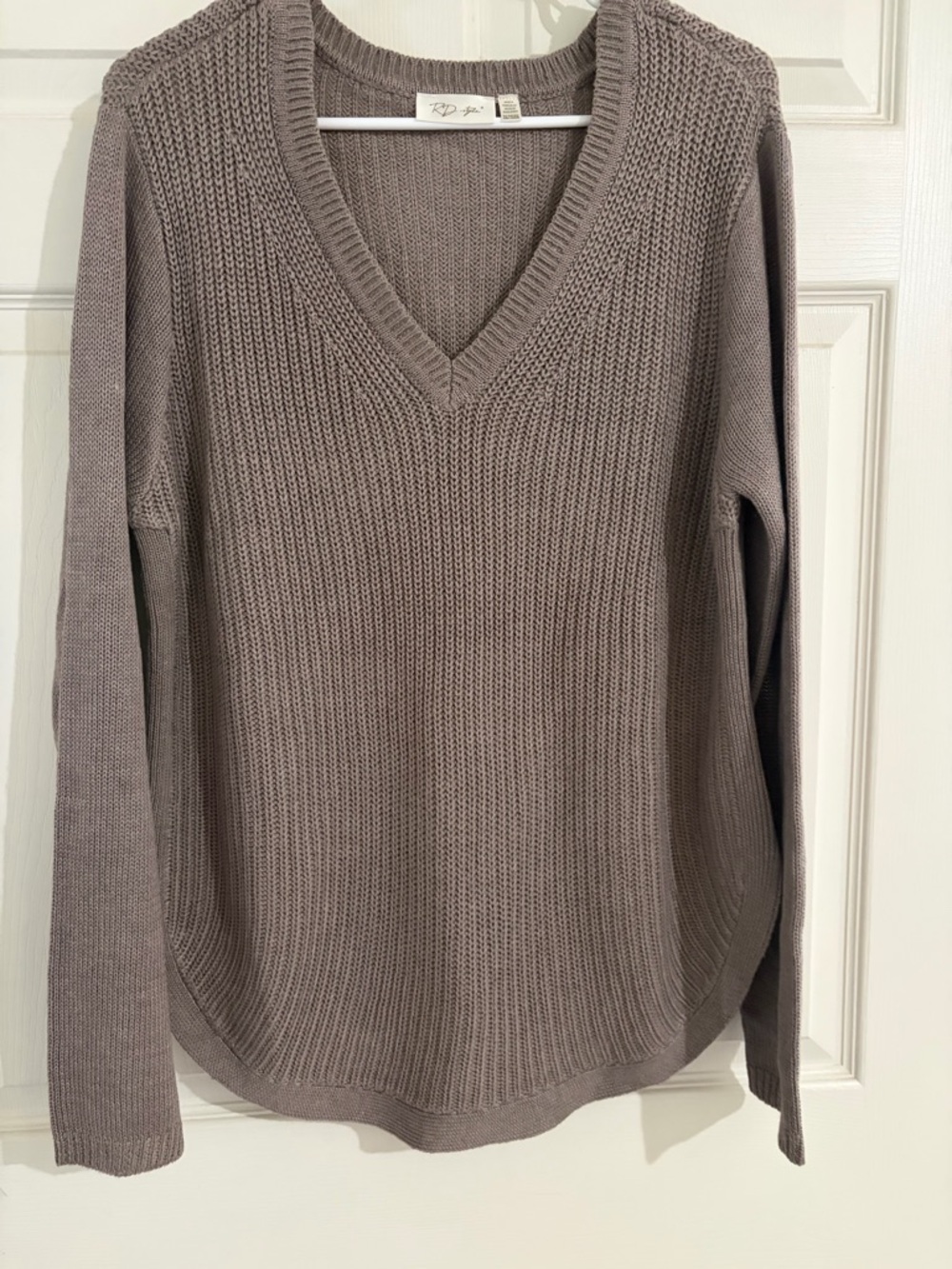 RD Style V-Neck Knit Sweater in Taupe